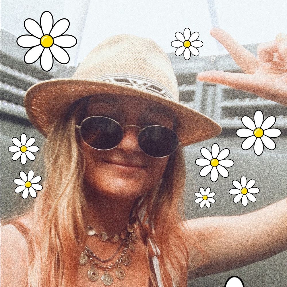 Meet your Posher, Maeve
